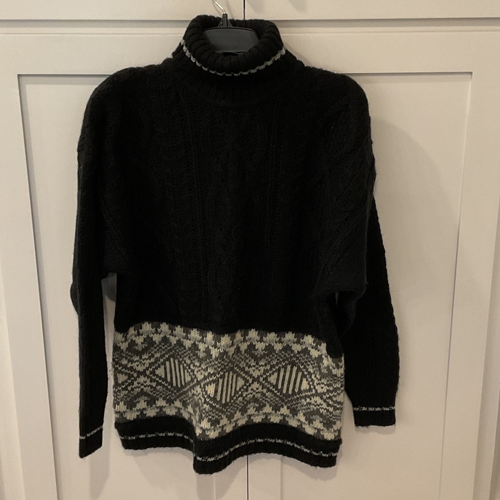 Liz Claiborne Black and Cream Turtleneck Sweater